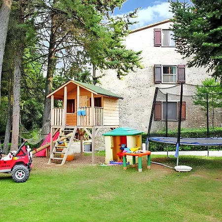 Charming House In With Shared Pool Semesterbostad *