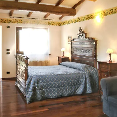 Charming House In With Shared Pool Vakantiehuis