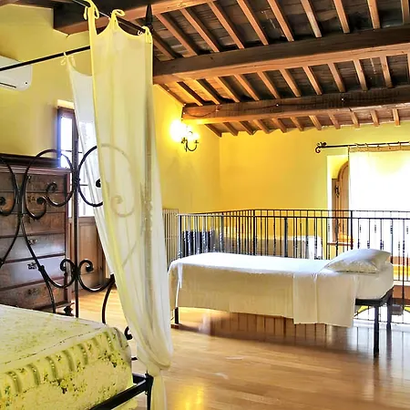 Vakantiehuis Charming House In With Shared Pool