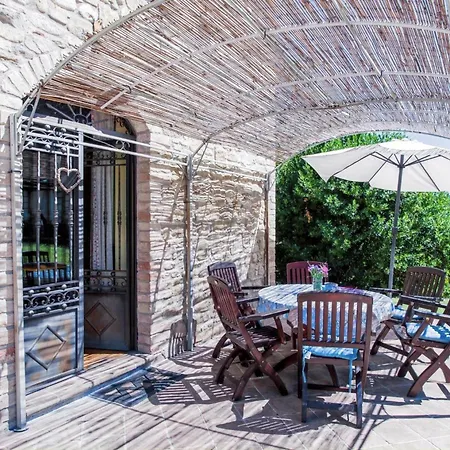 Semesterbostad Charming House In With Shared Pool *