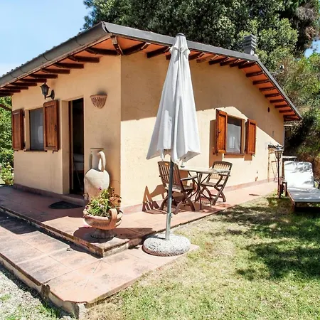 Charming House In With Shared Pool Semesterbostad