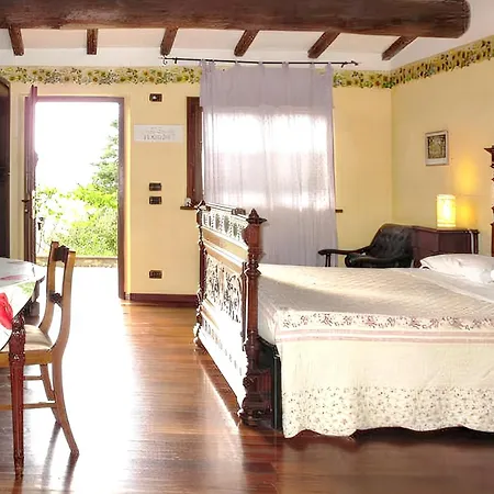 Semesterbostad Charming House In With Shared Pool Ramazzano - Le Pulci