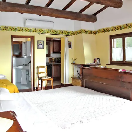 Charming House In With Shared Pool Semesterbostad