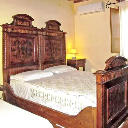 Charming House In With Shared Pool Vakantiehuis *