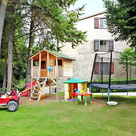 Charming House In With Shared Pool Vakantiehuis *