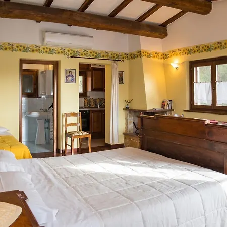 Charming House In With Shared Pool