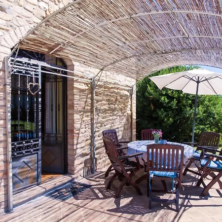 Semesterbostad Charming House In With Shared Pool *
