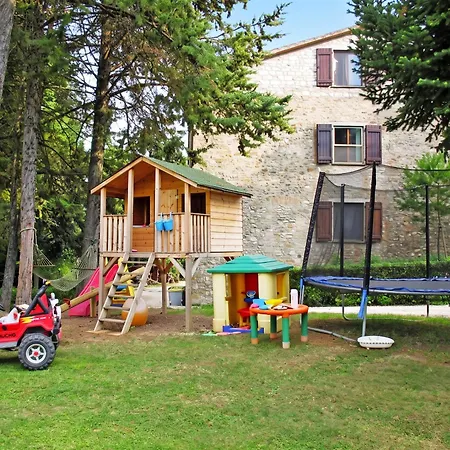 Charming House In With Shared Pool Semesterbostad