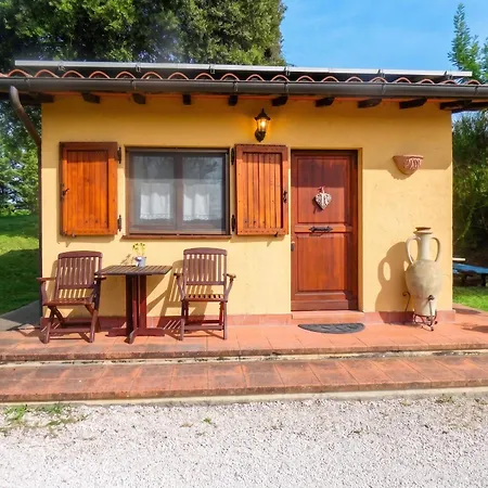 Vakantiehuis Charming House In With Shared Pool