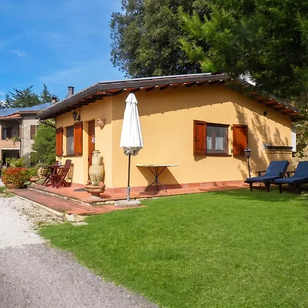 Semesterbostad Charming House In With Shared Pool Ramazzano - Le Pulci