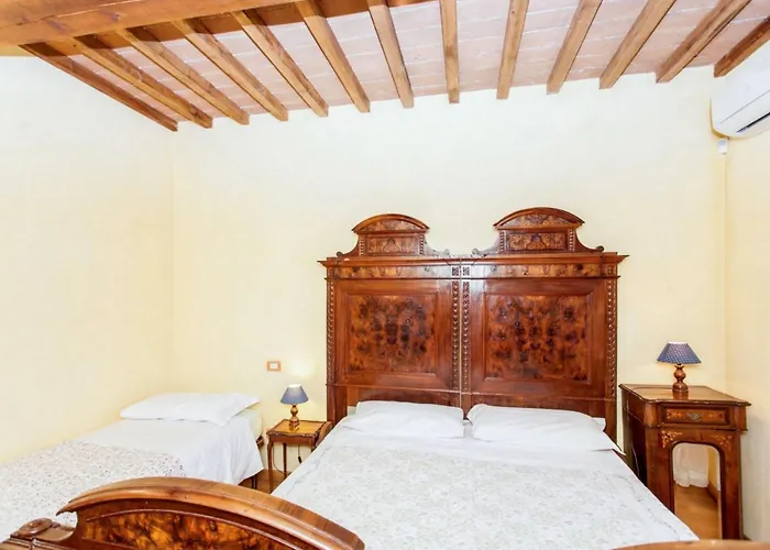 Dom wakacyjny Charming House In With Shared Pool