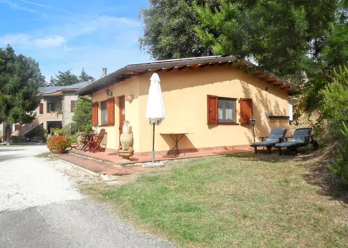 Charming House In With Shared Pool Dom wakacyjny