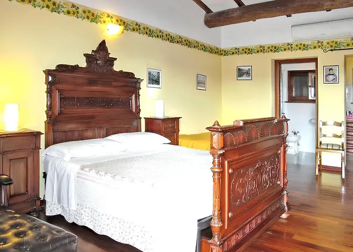 Charming House In With Shared Pool