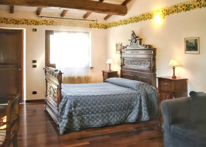 Charming House In With Shared Pool Dom wakacyjny