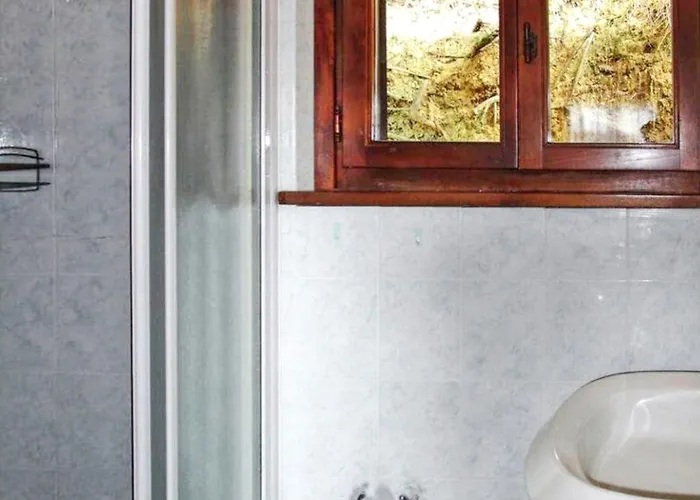 Dom wakacyjny Charming House In With Shared Pool