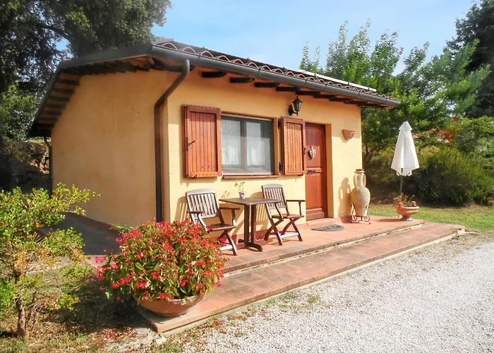 Dom wakacyjny Charming House In With Shared Pool