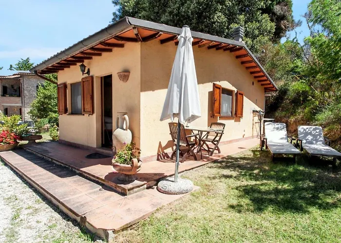 Dom wakacyjny Charming House In With Shared Pool *